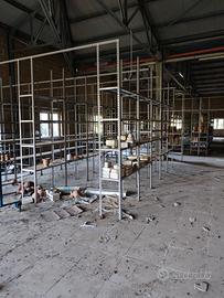 Scaffalatura metallica componibile smontata pronta