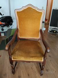 Poltrona vintage in legno massello e velluto giall