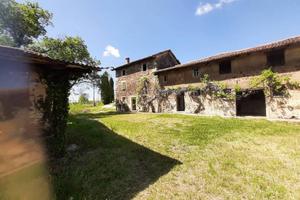 Rustico / Casale di 900 m² con più di 5 locali a M
