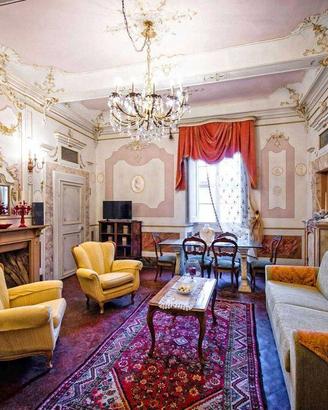 Villa di 166 m² con 2 locali e box auto a Cortona