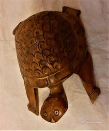 Tartaruga legno etnica Indonesia
