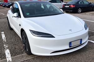 Tesla Model 3 Long Range AWD 2024