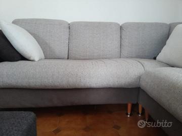Divano a 4 posti + cuscini e due pouf