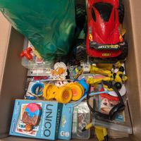 scatola piena di sorprese per bambini
