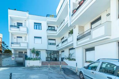 Appartamento 1^P con 3 camere da letto e box auto