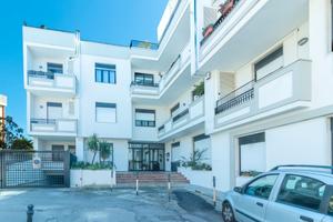 Appartamento 1^P con 3 camere da letto e box auto