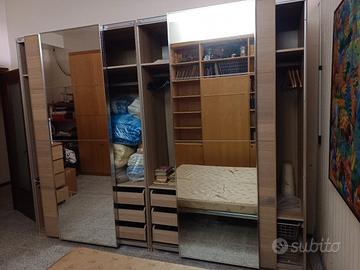 armadio 4 ante scorrevoli con 2 ante a specchio