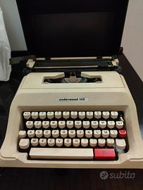 Due macchine da scrivere ,  una calcolatrice
