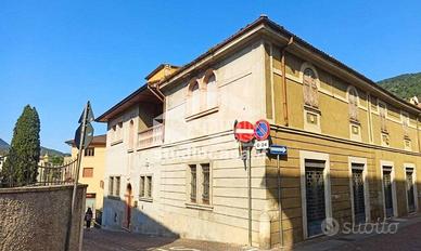 PALAZZO STORICO CON 2 GARAGE