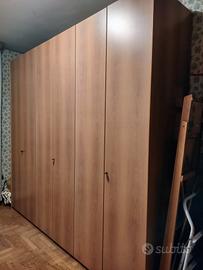 Armadio a 6 ante in legno 