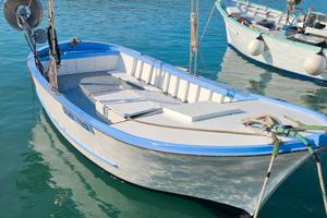 Gozzo da pesca con licenza