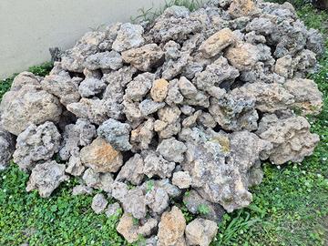 Pietre di tufo naturale
