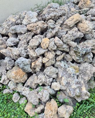 Pietre di tufo naturale