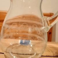 Brocca in cristallo con fine decorazione vintage