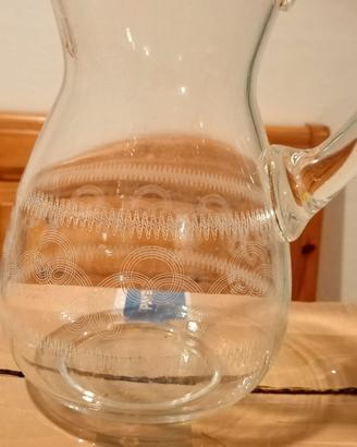 Brocca in cristallo con fine decorazione vintage