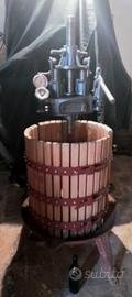 Torchio idraulico per vino e frutta