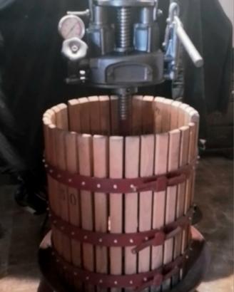 Torchio idraulico per vino e frutta