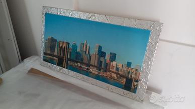 Quadro con cornice argento.