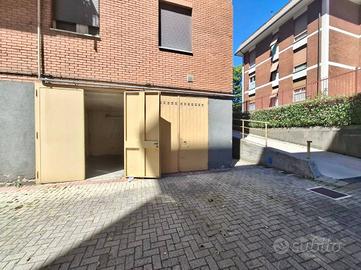 Box / Garage di 14 m² a Bresso