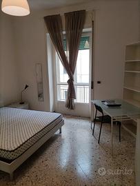 Stanza singola letto matrimoniale