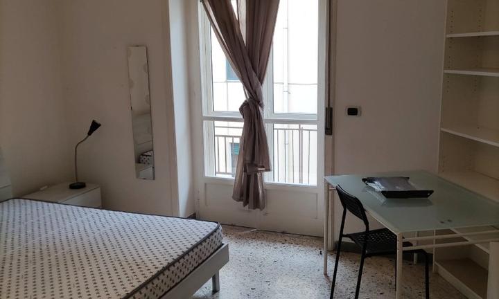 Stanza singola letto matrimoniale