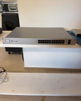 Unify switch 24 porte poe 250w