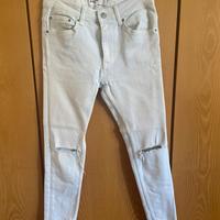 Jeans super skinny Bershka azzurro quasi bianco