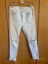 Jeans super skinny Bershka azzurro quasi bianco