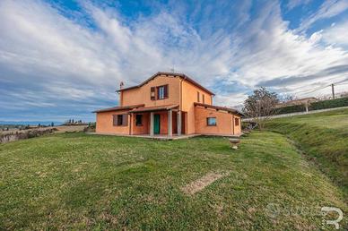 Villa in splendida posizione collinare con vista s