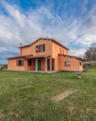 Villa in splendida posizione collinare con vista s