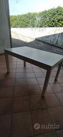 Tavolo in legno bianco