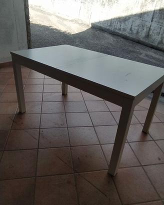 Tavolo in legno bianco