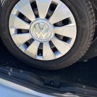 Pneumatici+cerchi+copri cerchi Volkswagen up