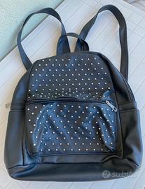 Zainetto con piccole borchie