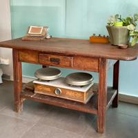 Antico bancone da lavoro in legno massello