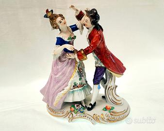 Statuina Capodimonte Baronetto rosso