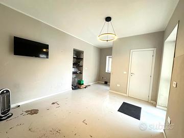 Stanza Uso Ufficio / Lavoro FL345