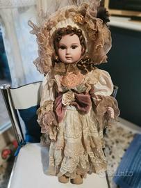 Bambola vintage in porcellana 60 cm