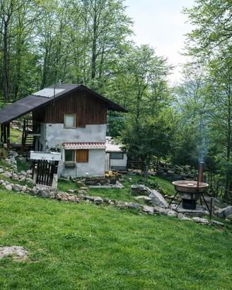 Baita +casetta per gli ospiti(leggere annuncio!!!!