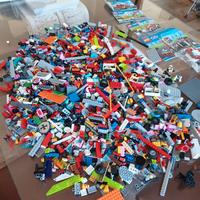 Pezzi LEGO autentici da cinque collezioni