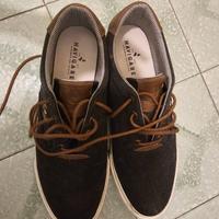 Scarpe con lacci marroni