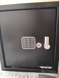 Cassaforte elettronica a combinazione e chiave