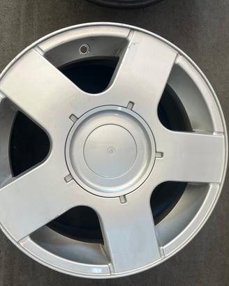 Cerchio in Lega 15" 5 Fori (7Jx15 ET38) - Ford / 