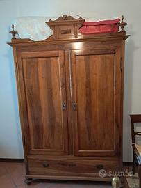 Armadio in noce arte povera