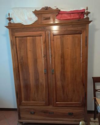 Armadio in noce arte povera