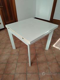 tavolo quadrato in formica bianca allungabile €80