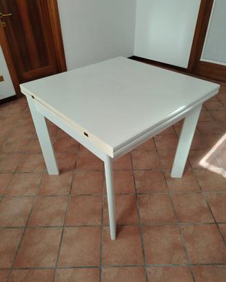 tavolo quadrato in formica bianca allungabile €80