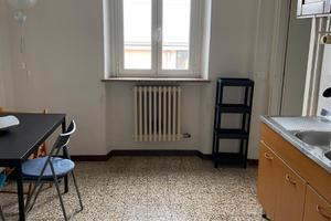 Camera SINGOLA in VILLETTA di tre locali