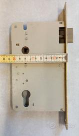 serratura per cilindro europeo  entrata 80mm