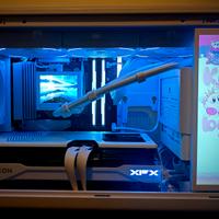 PC Gaming 2/4K con 9070 XT, doppio schermo LCD